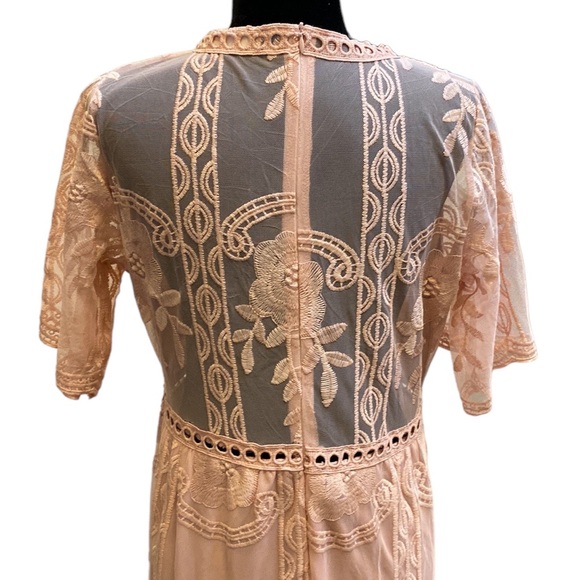 Eleter Lace Maxi Dress - Picture 4 of 10